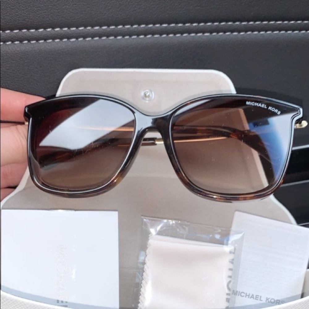 MKSunglasses - Picture 4 of 4